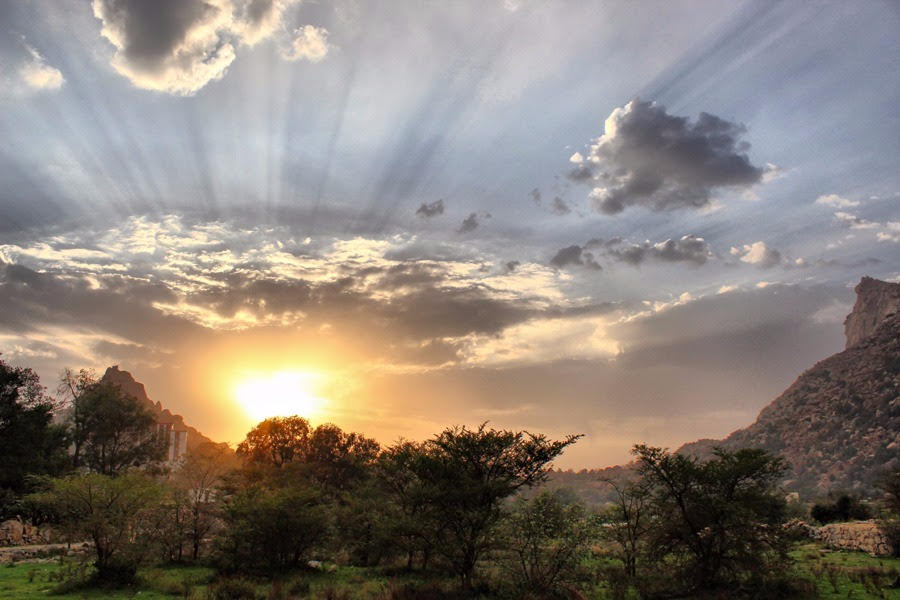 موقع قرية حزنه